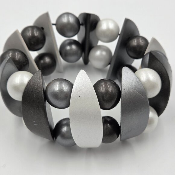 Vintage “Gray & Pearl” Stretch Bracelet 1990s - Picture 1 of 12